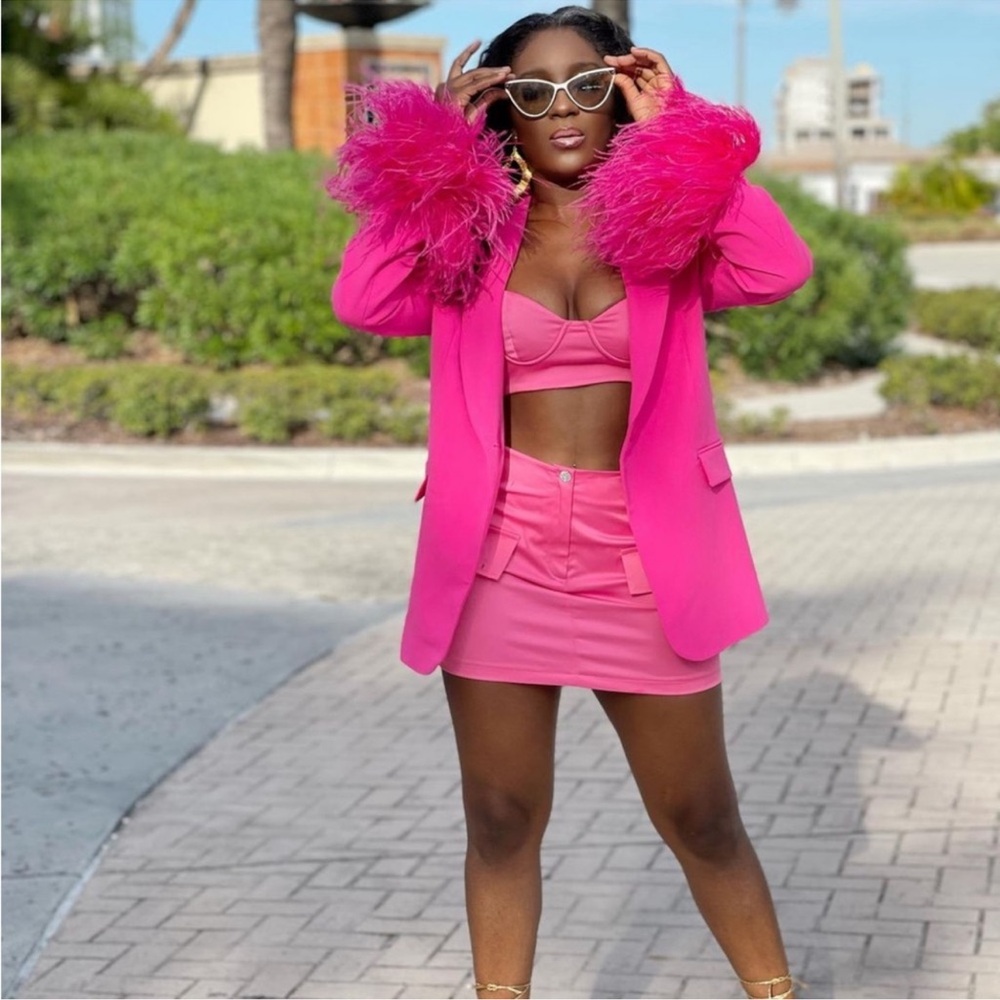 Bloggers Fav!!! NWT ZARA Straight Cut Feather Blazer - Picture 3 of 16